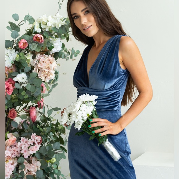 ❗️NEW❗️Blue Vneck Formal Sleeveless Royal Velvet Evening Dress - Picture 5 of 10